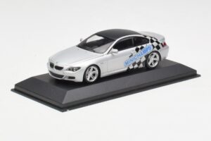 BMW M6 E63 IAA Frankfurt Silber Minichamps 1:43 M6001 Metall – Bild 2 von 4