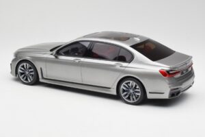 BMW M760i G12 V12 Final Edition Grau GT Spirit 1:18 GT478 Resin – Bild 5 von 6