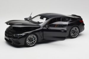 BMW M8 F92 Saphirschwarz Minichamps 1:18 110029021 Metall – Bild 2 von 8