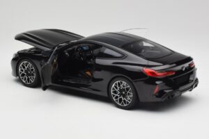 BMW M8 F92 Saphirschwarz Minichamps 1:18 110029021 Metall – Bild 5 von 8