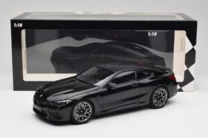 BMW M8 F92 Saphirschwarz Minichamps 1:18 110029021 Metall – Bild 8 von 8