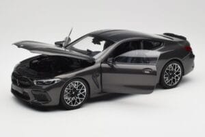 BMW M8 F92 Grey Metallic Minichamps 1:18 110029022 Metall – Bild 2 von 8