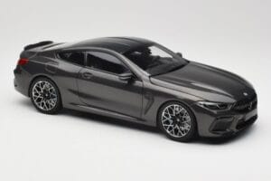 BMW M8 F92 Grey Metallic Minichamps 1:18 110029022 Metall – Bild 6 von 8