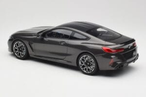 BMW M8 F92 Grey Metallic Minichamps 1:18 110029022 Metall – Bild 7 von 8