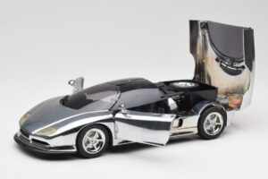 BMW Nazca M12 Chrome Silver Revell 1:18 08916 Metall – Bild 2 von 8