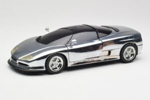 BMW Nazca M12 Chrome Silver Revell 1:18 08916 Metall