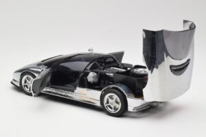 BMW Nazca M12 Chrome Silver Revell 1:18 08916 Metall – Bild 5 von 8