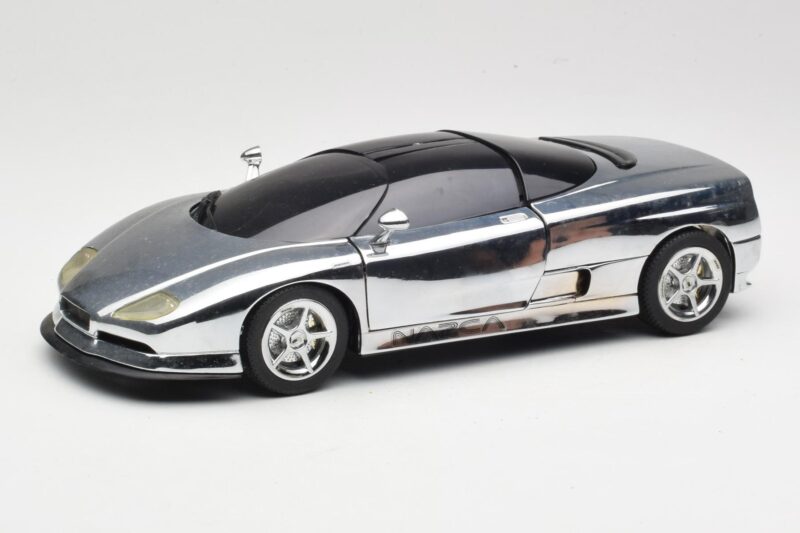 BMW Nazca M12 Chrome Silver Revell 1:18 08916 Metall