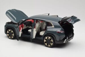 BMW XM G09 Isle of Man Green Minichamps 1:18 110023300 Metall – Bild 5 von 8