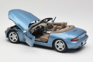 BMW Z3 E36/7 James Bond Goldeneye Blau Metallic UT Models 1:18 180024336 Metall – Bild 5 von 8