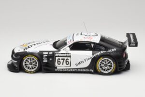BMW Z4 #676 H. Stuck / J. Hennerici / D. Hurtgen Team Schubert Nürburgring 24 Hours 2006 AUTOart 1:18 80649 Metall – Bild 3 von 6
