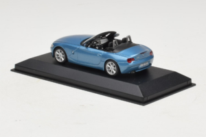 BMW Z4 E85 Cabriolet Light Blue Metallic Minichamps 1:43 BMW016 Metall – Bild 3 von 4