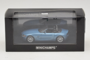 BMW Z4 E85 Cabriolet Light Blue Metallic Minichamps 1:43 BMW016 Metall – Bild 4 von 4