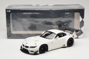 BMW Z4 GT3 E89 Weiss Minichamps 1:18 151122301 Metall – Bild 6 von 6