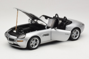 BMW Z8 Silber 007 The World Is Not Enough AUTOart 1:18 70511 Metall – Bild 2 von 8