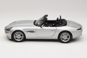 BMW Z8 Silber 007 The World Is Not Enough AUTOart 1:18 70511 Metall – Bild 4 von 8