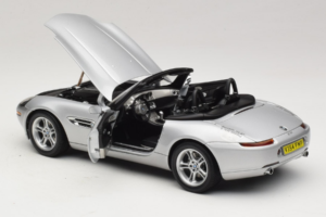 BMW Z8 Silber 007 The World Is Not Enough AUTOart 1:18 70511 Metall – Bild 5 von 8