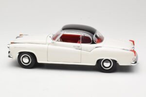 Borgward Isabella Coupe Weiss Revell 1:18 08982-W1 Metall – Bild 4 von 8