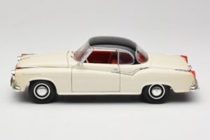 Borgward Isabella Coupe Weiss Revell 1:18 8859 Metall – Bild 4 von 8