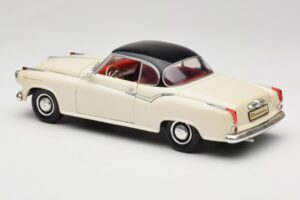 Borgward Isabella Coupe Weiss Revell 1:18 8859 Metall – Bild 7 von 8