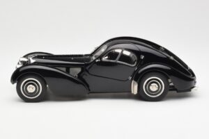 Bugatti 57SC Atlantic Schwarz CMC 1:18 M-085 Metall – Bild 3 von 6