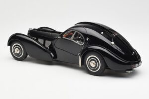 Bugatti 57SC Atlantic Schwarz CMC 1:18 M-085 Metall – Bild 5 von 6