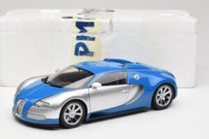 Bugatti Veyron Edition Centenaire Chrome Blue Minichamps 1:18 100110850-O Metall – Bild 7 von 7