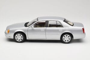 Cadillac DeVille DTS Maisto 1:18 56061 Metall – Bild 4 von 8