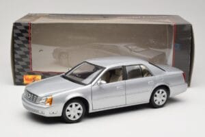 Cadillac DeVille DTS Maisto 1:18 56061 Metall – Bild 8 von 8