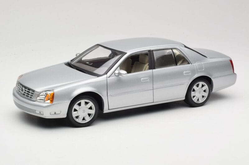 Cadillac DeVille DTS Maisto 1:18 56061 Metall