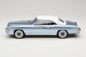 Cadillac Eldorado Cabriolet Blau MCG 1:18 MCG18472 Metall – Bild 4 von 7