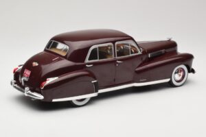 Cadillac Fleetwood 60 Special Sedan Rot MCG 1:18 MCG18071 Metall – Bild 2 von 6