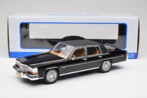 Cadillac Fleetwood Brougham Schwarz MCG 1:18 MCG18250 Metall – Bild 6 von 6