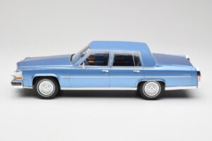 Cadillac Fleetwood Brougham Blau Metallic MCG 1:18 MCG18252 Metall – Bild 3 von 6