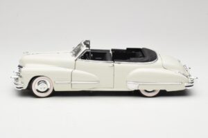Cadillac Series 62 Cabriolet Weiss Anson 1:18 30335 Metall – Bild 4 von 8
