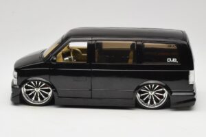 Chevrolet Astro Van Tuned Schwarz Jada 1:18 63122 Metall – Bild 4 von 8