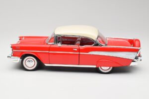Chevrolet Bel Air Matador Rot & India Elfenbein Road Legends 1:18 92109 Metall – Bild 4 von 8