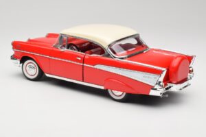 Chevrolet Bel Air Matador Rot & India Elfenbein Road Legends 1:18 92109 Metall – Bild 7 von 8