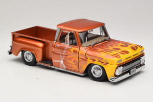 Chevrolet C-10 Stepside Pickup Lowrider Orange mit Flamme Sun Star 1:18 1392 Metall – Bild 4 von 6