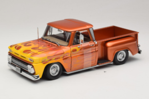 Chevrolet C-10 Stepside Pickup Lowrider Orange mit Flamme Sun Star 1:18 1392 Metall