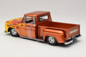 Chevrolet C-10 Stepside Pickup Lowrider Orange mit Flamme Sun Star 1:18 1392 Metall – Bild 5 von 6