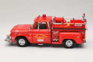 Chevrolet C-20 Fire Truck Sun Star 1:18 1383 Metall – Bild 3 von 6