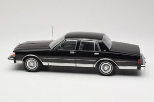 Chevrolet Caprice Schwarz MCG 1:18 MCG18113 Metall – Bild 3 von 6
