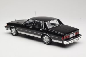 Chevrolet Caprice Schwarz MCG 1:18 MCG18113 Metall – Bild 5 von 6