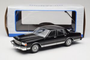 Chevrolet Caprice Schwarz MCG 1:18 MCG18113 Metall – Bild 6 von 6