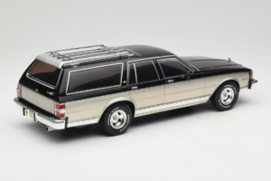 Chevrolet Caprice Estate Wagon Silber & Grau MCG 1:18 MCG18478 Metall – Bild 2 von 6