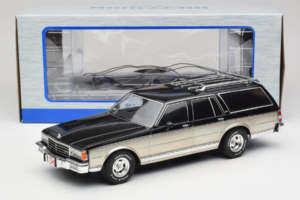 Chevrolet Caprice Estate Wagon Silber & Grau MCG 1:18 MCG18478 Metall – Bild 6 von 6