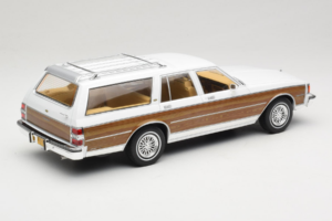 Chevrolet Caprice Estate Wagon Weiss MCG 1:18 MCG18475 Metall – Bild 2 von 6
