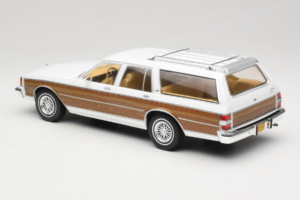 Chevrolet Caprice Estate Wagon Weiss MCG 1:18 MCG18475 Metall – Bild 5 von 6