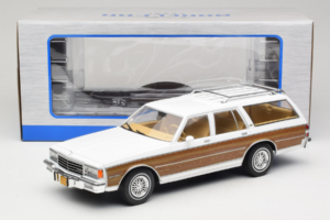 Chevrolet Caprice Estate Wagon Weiss MCG 1:18 MCG18475 Metall – Bild 6 von 6